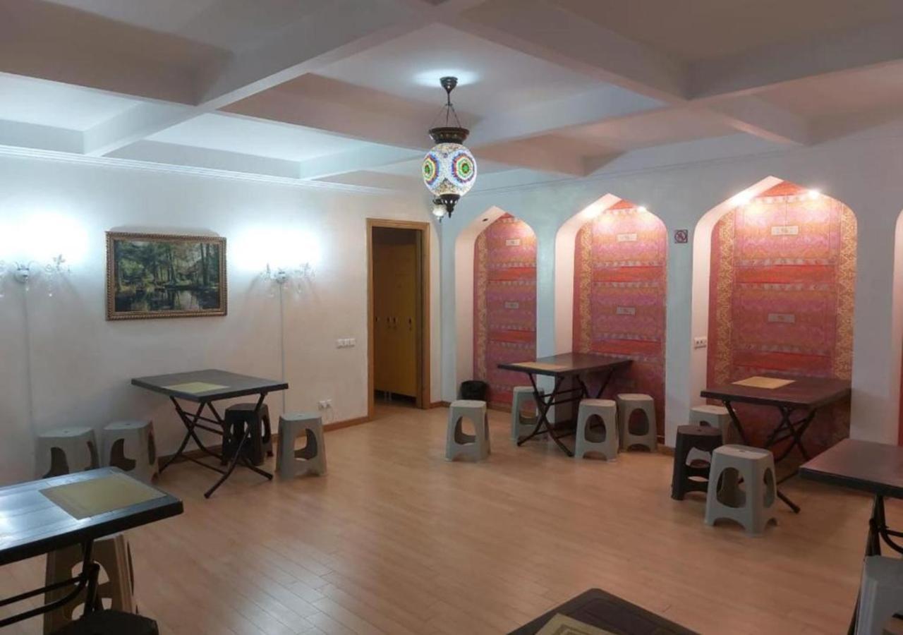 Room Hostel Dostyk Almati Kültér fotó