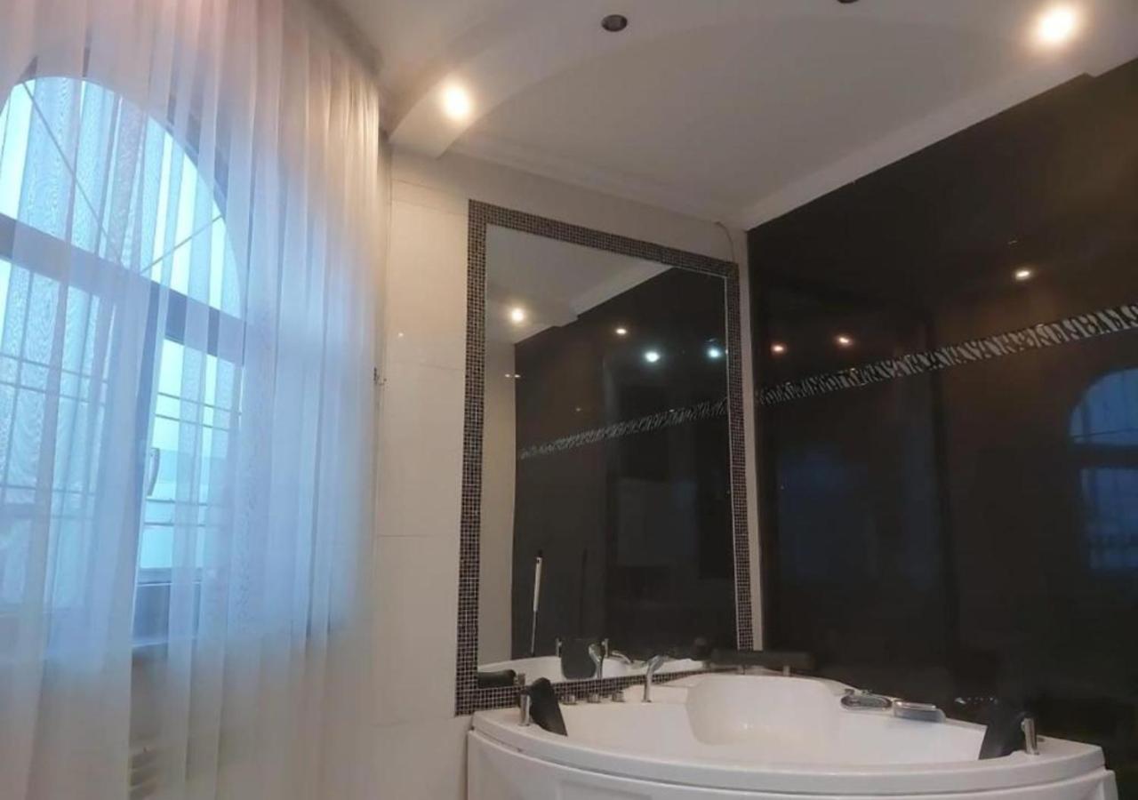 Room Hostel Dostyk Almati Kültér fotó